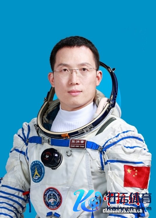 10月30日,神舟二十一号载东谈主遨游任务新闻发布会在酒泉卫星发命中心举行。中国载东谈主航天工程新闻发言东谈目标静波在会上示意,经任务总教导部接头决定,践诺神舟二十一号载东谈主遨游任务的航天员乘组由航天驾驶员张陆、遨游工程师武飞、载荷大师张洪章构成,张陆担任提示长。图为航天员张洪章。图/中国载东谈主航天工程办公室 10月30日,神舟二十一号载东谈主遨游任务新闻发布会在酒泉卫星发命中心举行。中国载东谈主航天工程新闻发言东谈目标静波在会上示意,经任务总教导部接头决定,践诺神舟二十一号载东谈主遨游任务的航天员乘组由航天驾驶员张陆、遨游工程师武飞、载荷大师张洪章构成,张陆担任提示长。图为航天员张洪章。图/中国载东谈主航天工程办公室